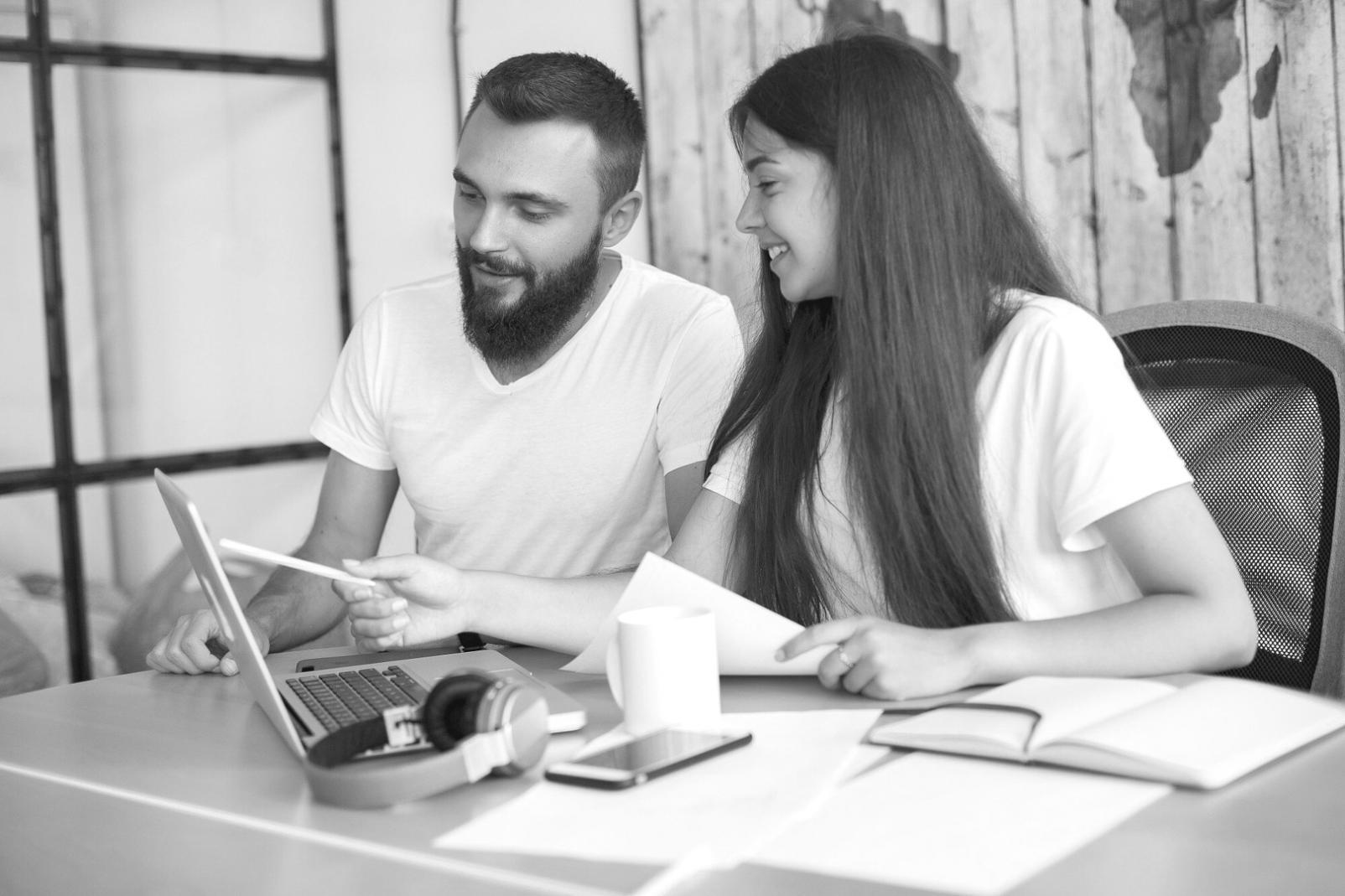 Self-paced online learning modules with progress tracking